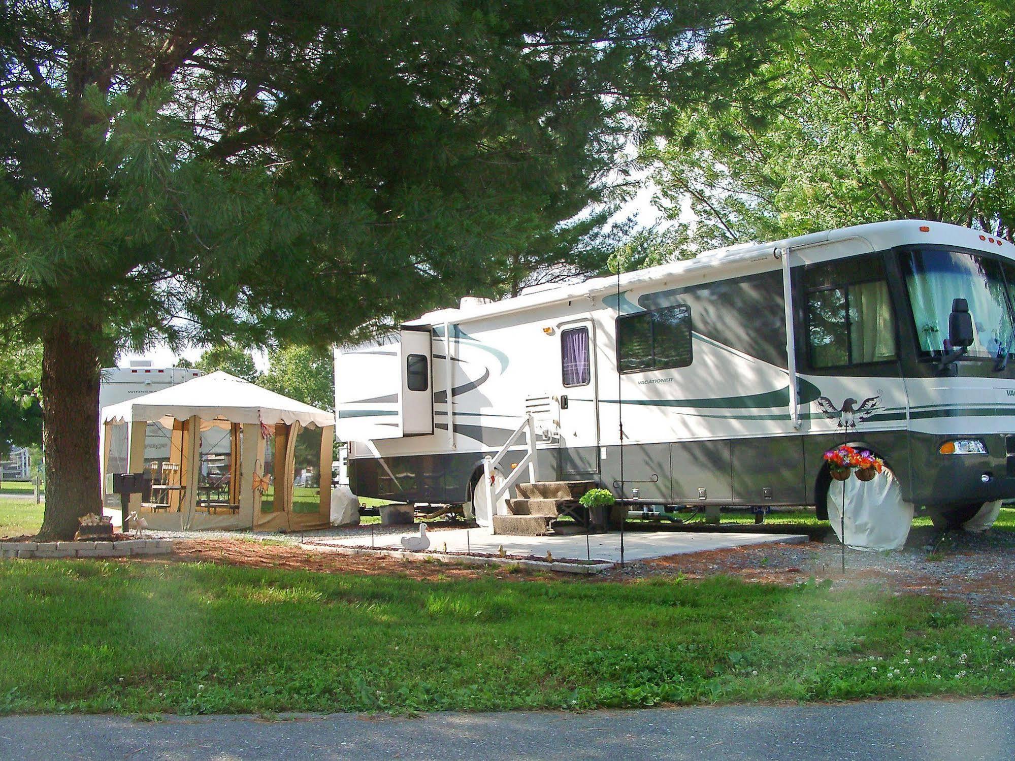 Circle M Rv & Camping Resort - Caravan Park Millersville Exteriör bild